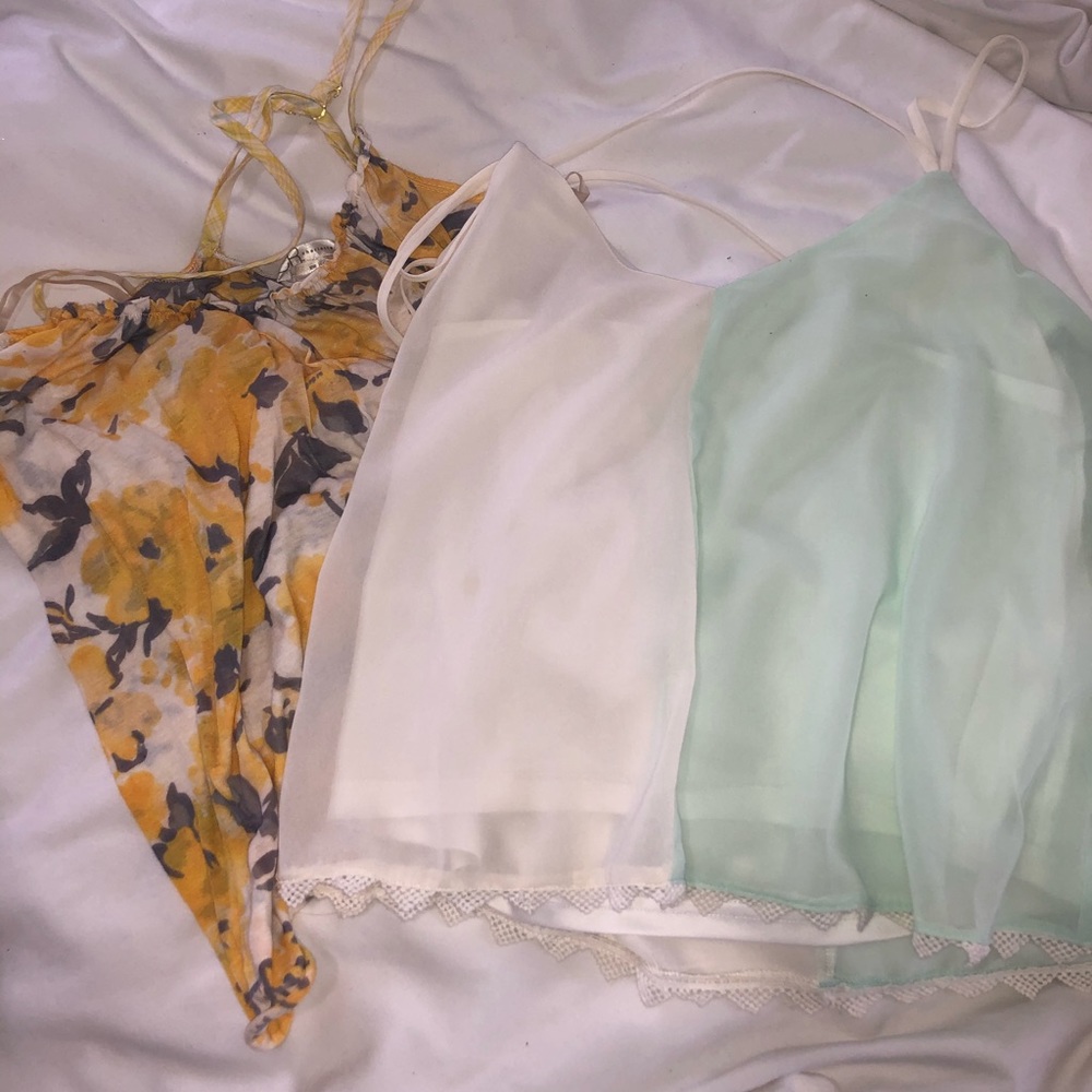 Set of 2 light summery tank tops